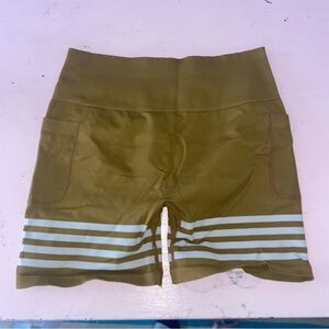 Agroste Scrunch Butt Athletic Shorts No Front Seam Seamless with Pockets 5 inch